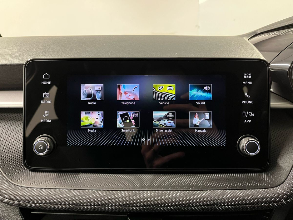Skoda Fabia Selection 1.0MPI 80HP - Reversing Camera - Air Conditioning - Cruise Control - Keyless Start - Apple CarPlay/Android Auto — thumbnail 16