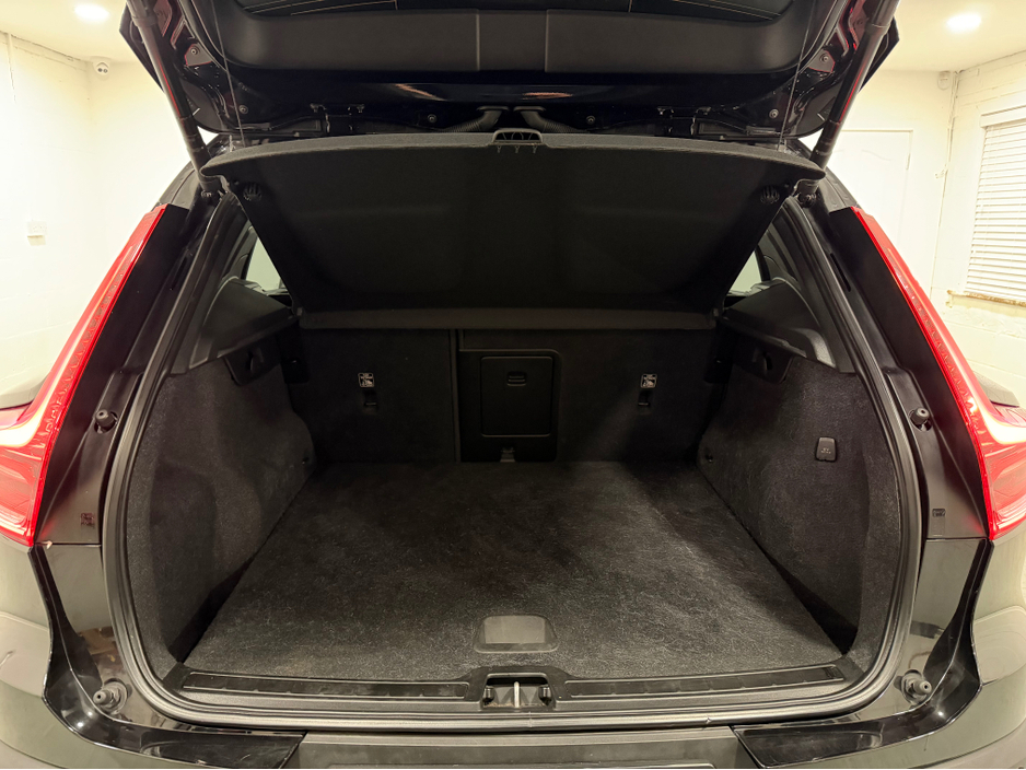 2022 Volvo XC40 1.5L Petrol Plug-in Hybrid For Sale Images