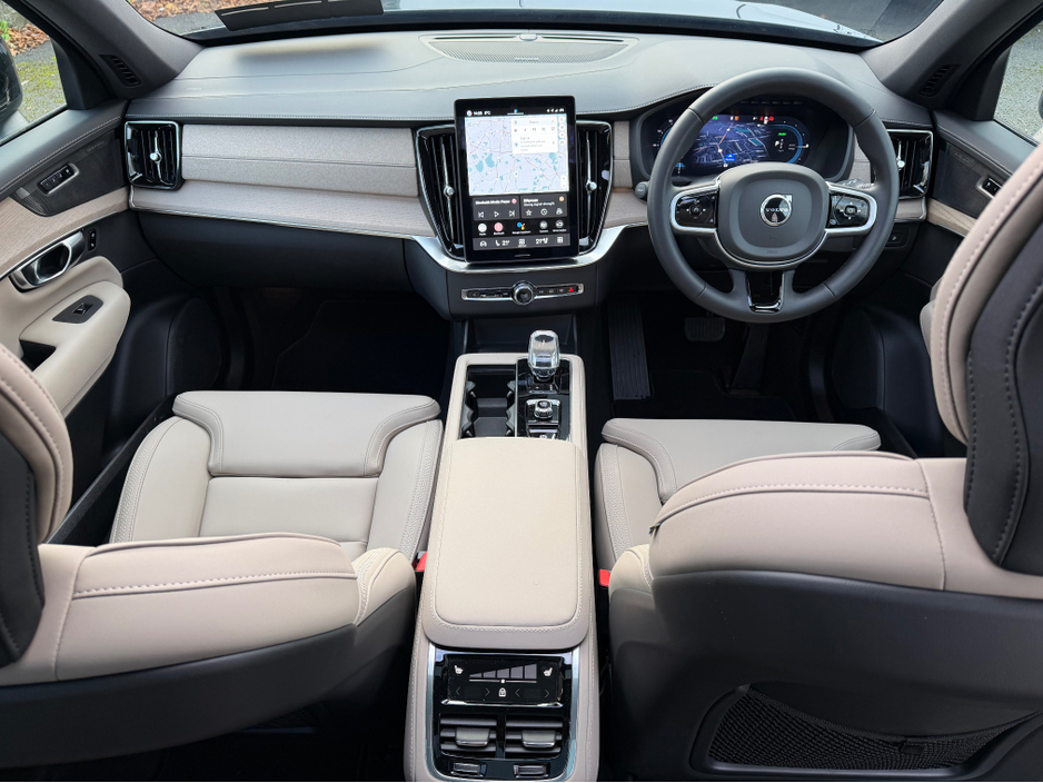 2025 Volvo XC90 2L Petrol Plug-in Hybrid For Sale Images