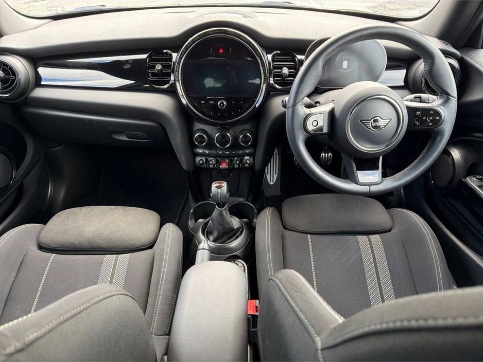 2021 MINI Hatch 2L Petrol For Sale Images