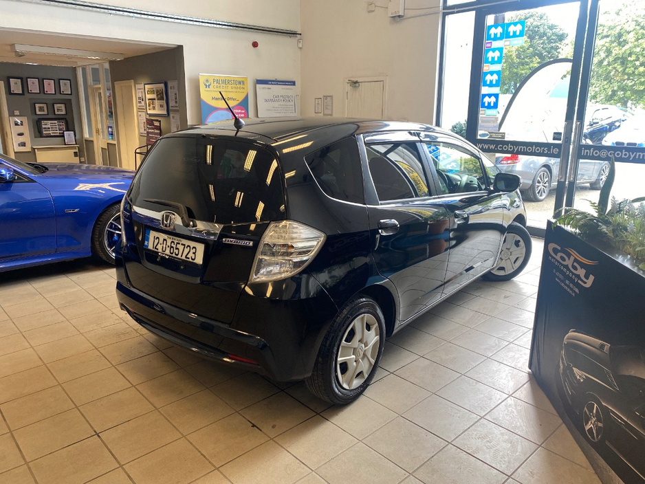 Honda Fit 1.3 HYBRID 5DR AUTO. Immaculate Car with only 108km, 2 Keys, NCT done before collection, Irish Radio with Bluetooth and Media, Climate Control, Cruise Control, Full Electrics and much more. — thumbnail 10