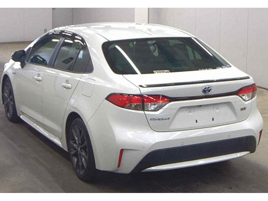 Toyota Corolla 1.8 Petrol Hybrid Auto Saloon — thumbnail 6