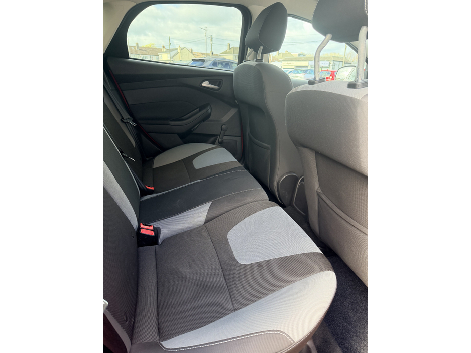 Ford Focus 1.6 TDCI ZETEC 113BHP 5DR — thumbnail 4