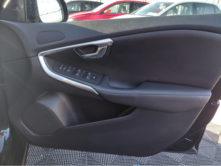 2014 Volvo V40 1.6L Petrol For Sale Images