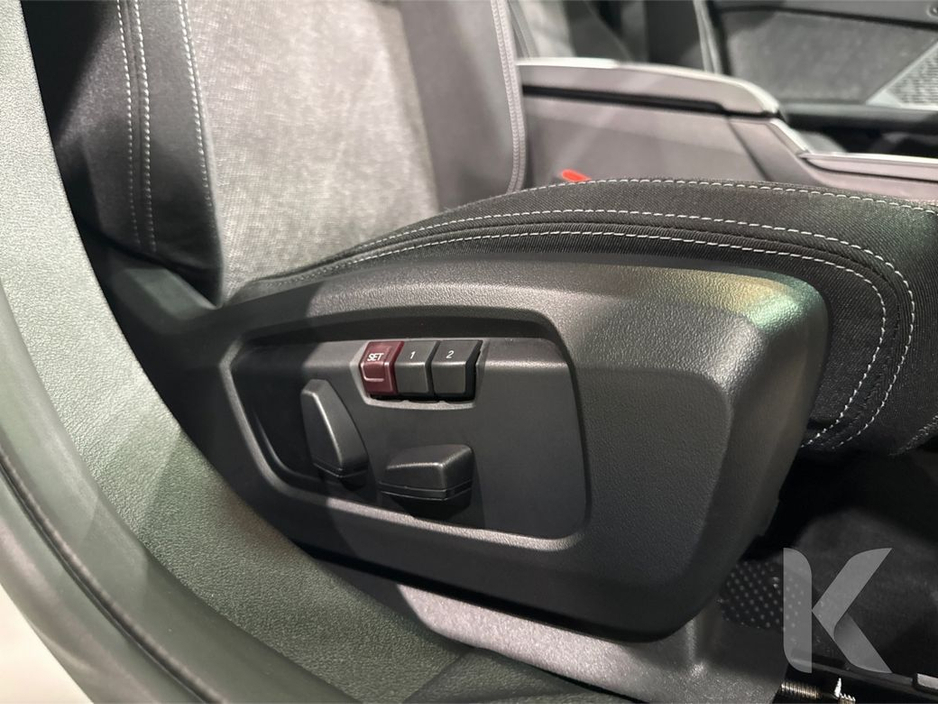 BMW 1 Series 120 NEW MODEL - 1.5 HYBRID AUTOMATIC - FACTORY ALLOYS - DIGITAL DASH - REVERSE/ FRONT CAMERA - ELECTRIC SEATS — thumbnail 25
