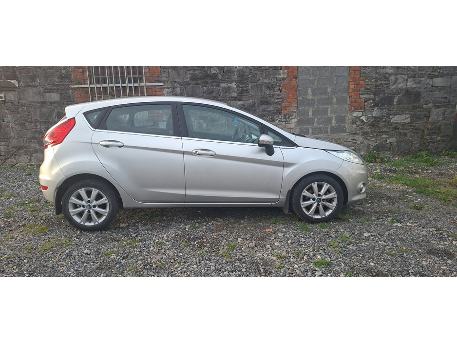 Ford Fiesta 1.25 ZETEC 82PS 5DR ARGENTO