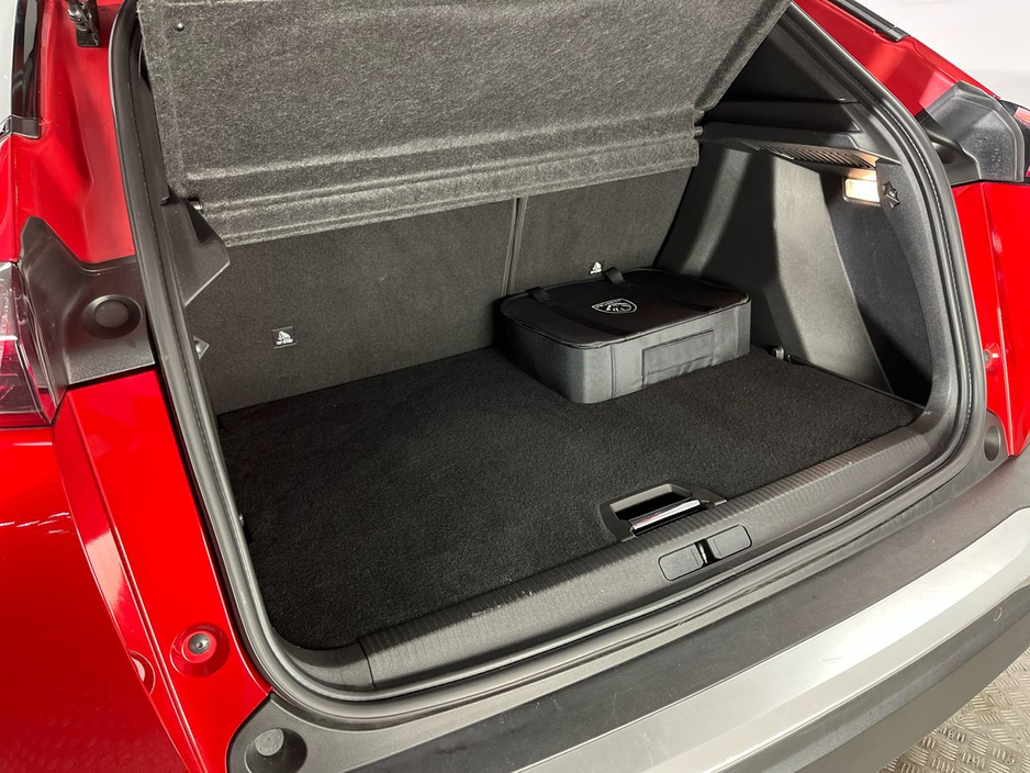 Peugeot 2008 GT EV 50kWh 136BHP - Reversing Camera - Sat Nav - Hheated Seats - Climate Control - Cruise Control - Keyless Start - Apple CarPlay/Android Auto — thumbnail 12