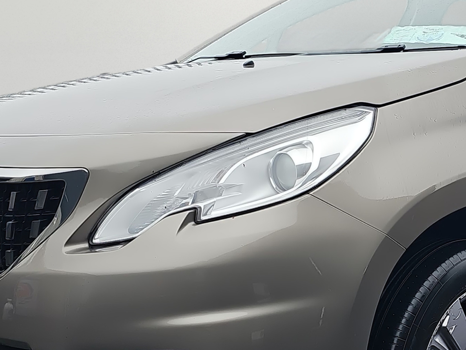 Peugeot 2008 ACTIVE 1.2 ** 1 OWNER IRISH CAR  ** GREAT SPEC ** 2 KEYS ** SUPERB EXAMPLE ** — thumbnail 7