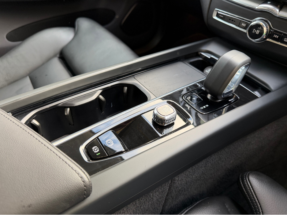 2023 Volvo XC60 2L Petrol Plug-in Hybrid For Sale Images