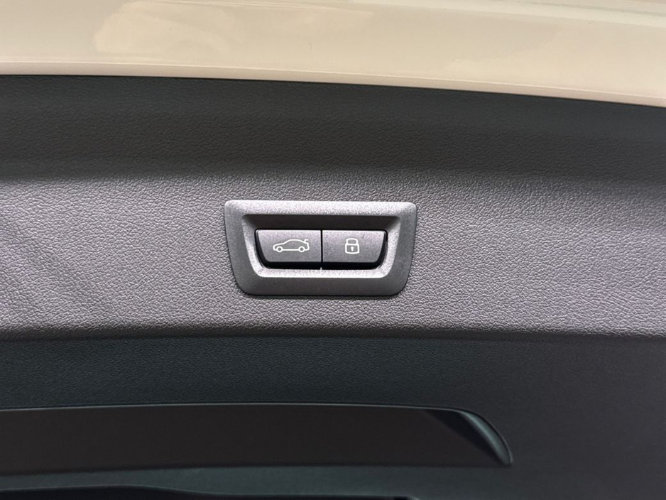 BMW 1 Series 120 NEW MODEL - 1.5 HYBRID AUTOMATIC - FACTORY ALLOYS - DIGITAL DASH - REVERSE/ FRONT CAMERA - ELECTRIC SEATS — thumbnail 11