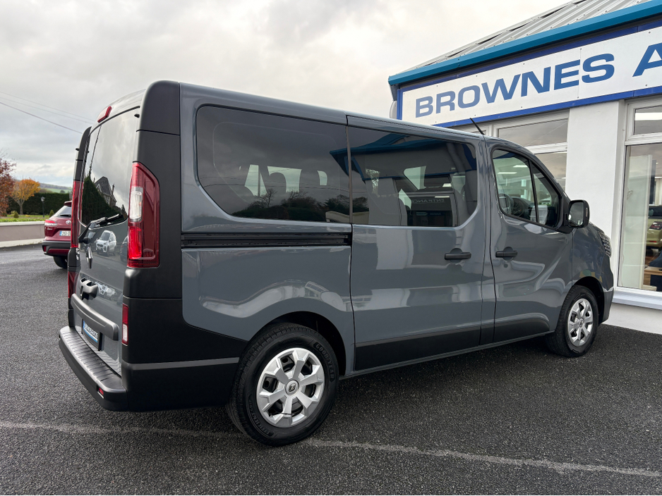 2022 Renault Trafic 2L Diesel For Sale Images