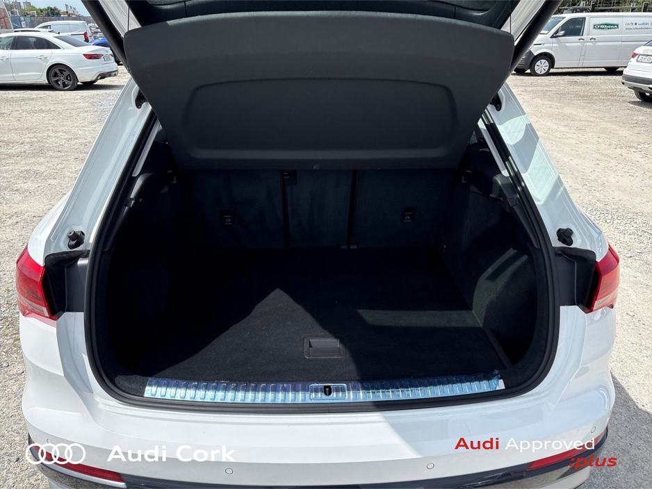 Audi Q3 2.0 35TDI SE AUTOMATIC WITH HEATED SEATS AND FOLDING MIRRORS — thumbnail 22