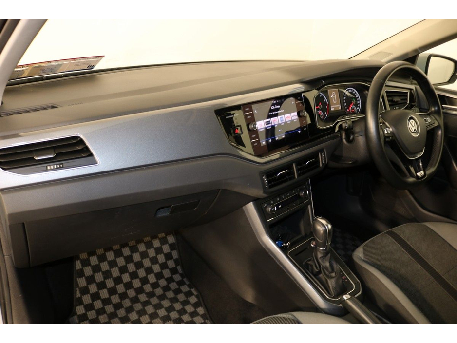 Volkswagen Polo Automatic Comfortline 1.0L Petrol Hatchback — thumbnail 11