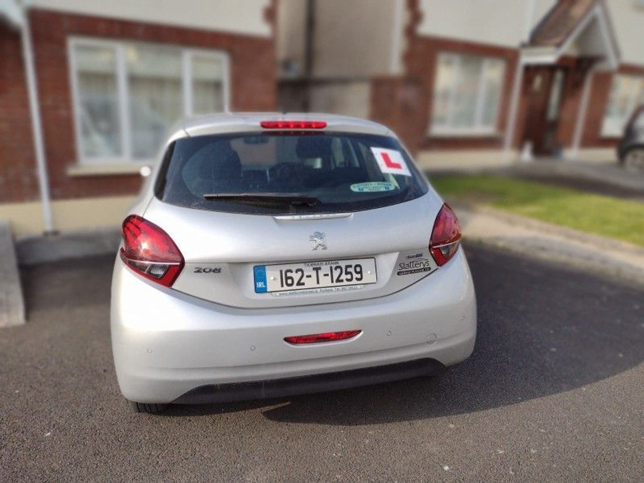 Peugeot 208 1.6 Active Hatchback Diesel Manual (75bhp)