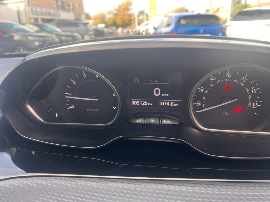 Peugeot 2008 Low Kms High Spec Superb Value ALLURE PREMIUM Manual Petrol www.bolands.ie Est.1955 — thumbnail 7
