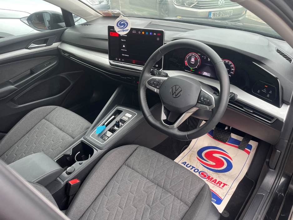 2025 Volkswagen Golf 1.5L Petrol For Sale Images