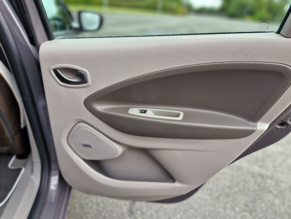 Renault Zoe SIGNATURE NAV BOSE EDTION — thumbnail 25