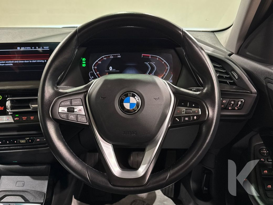 BMW 1 Series 1.5 AUTOMATIC - ELECTRIC TAILGATE - MULTI FUNCTION STEERING WHEEL - CRUISE CONTROL - REVERSE CAMERA - ELECTRIC SEATS — thumbnail 15