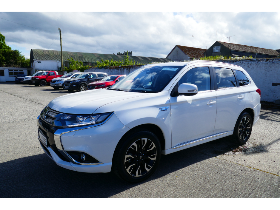 2017 Mitsubishi Outlander 2L Petrol Plug-in Hybrid For Sale Images