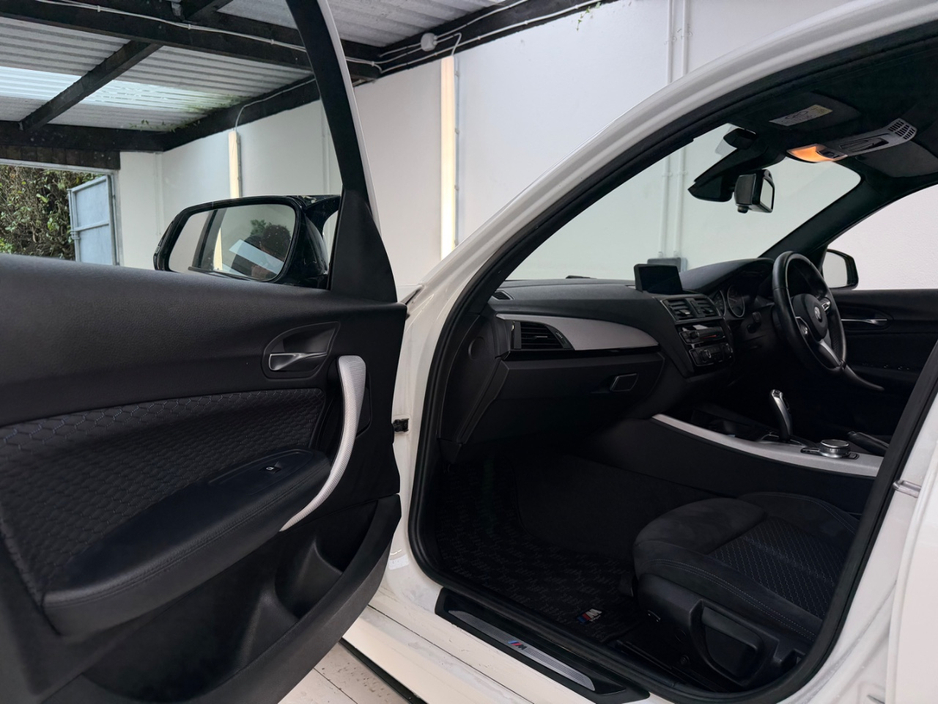 BMW 1 Series 118D 2.0 DIESEL M-SPORT PRO PLUS M-PERFORMANCE AUTOMATIC // M3 CS ALLOY PACKAGE INCLUDED // ALPINE WHITE METALLIC // LED MATRIX LIGHTING // LANE DEPARTURE ASSIST // PRO MEDIA PACK // CRUISE CONTROL — thumbnail 19