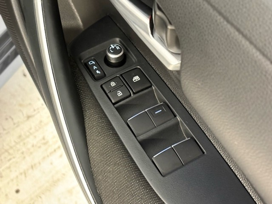 Toyota Corolla Luna Sport Hybrid Saloon — thumbnail 16