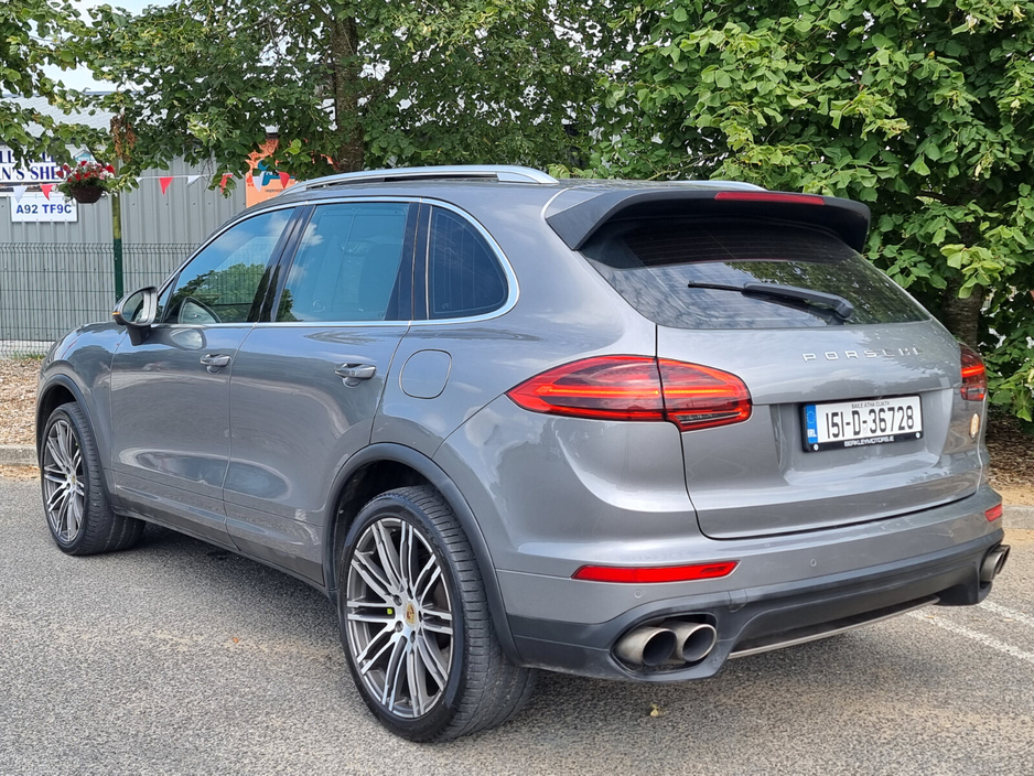 2015 Porsche Cayenne 3L Petrol Plug-in Hybrid For Sale Images