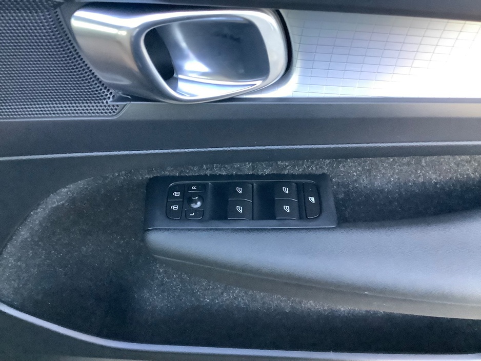 2018 Volvo XC40 2L Diesel For Sale Images