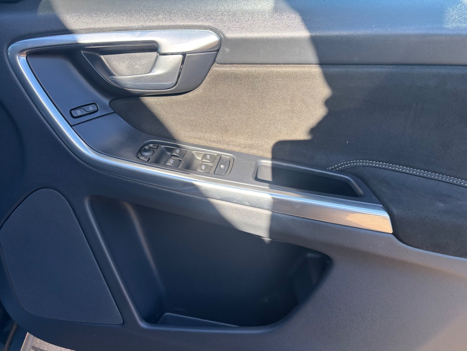 2016 Volvo XC60 2.4L Diesel For Sale Images