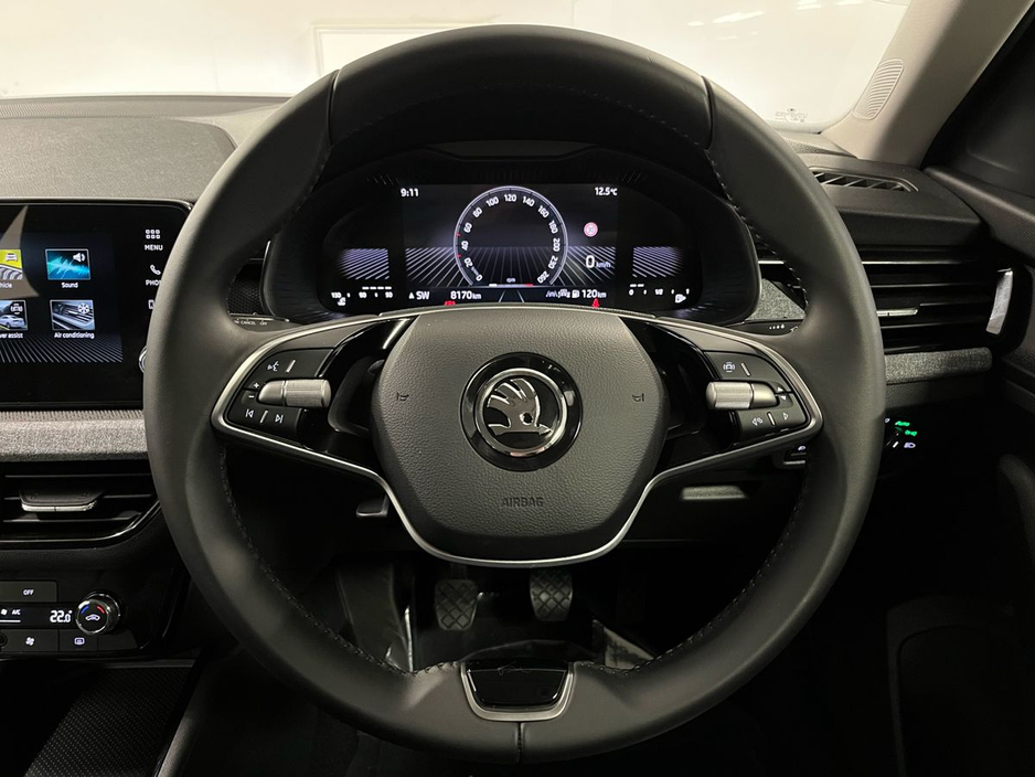 Skoda Kamiq Selection 1.0TSI 115HP - Parking Sensors - Climate Control - Cruise Control - Auto Lights/Wipers - Apple CarPlay/Android Auto — thumbnail 6