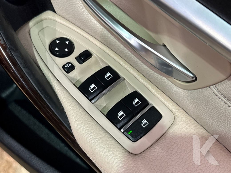 BMW 3 Series 330E HYBRID 2.0 AUTOMATIC - CRUISE CONTROL - FULL WHITE LEATHER UPHOLSTERY - HEATED ELECTRIC SEATS - REVERSE CAMERA/PARKING SENSORS — thumbnail 17