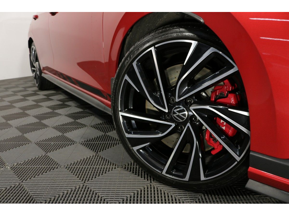 Volkswagen Golf GTI CLUBSPORT DSG - 2.0L Petrol 300 HP - Test Drive Todayt — thumbnail 3