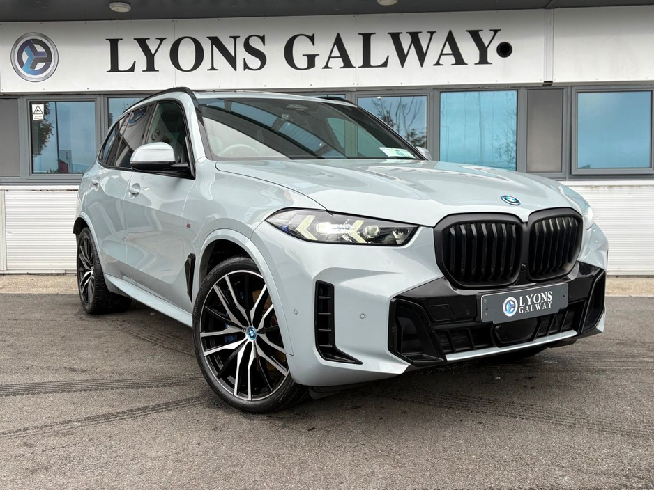BMW X5 M Sport / Glass roof / Head up Display / Brooklyn Grey