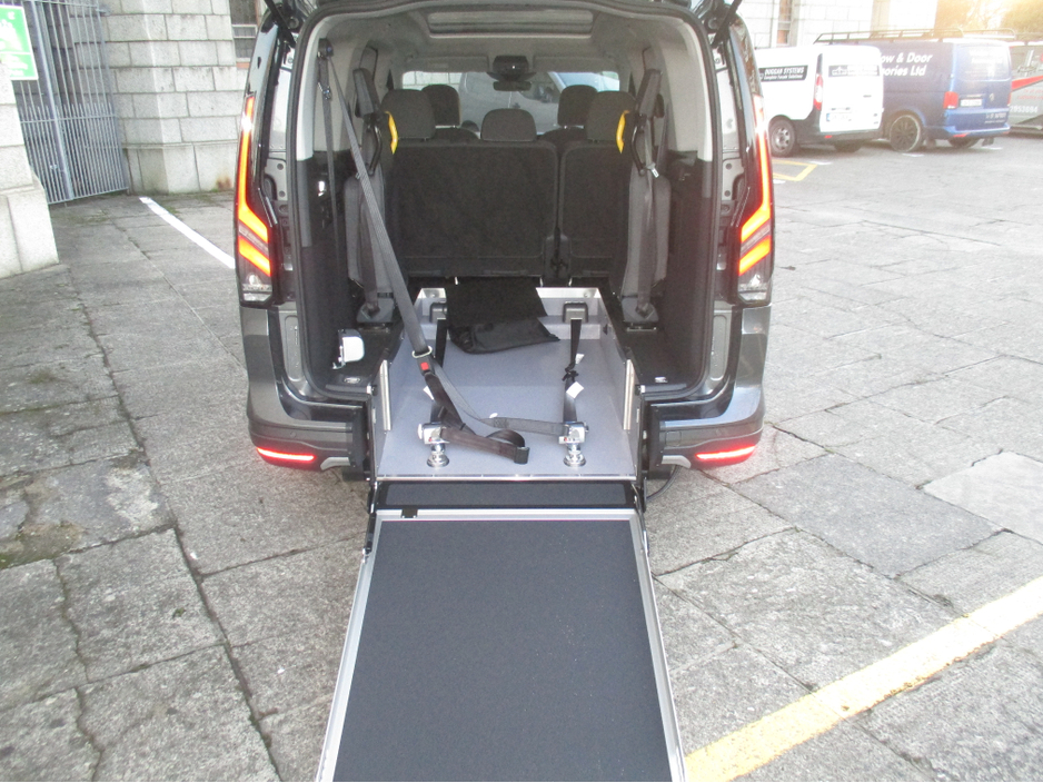 2026 Ford Tourneo Connect 2L Diesel For Sale Images
