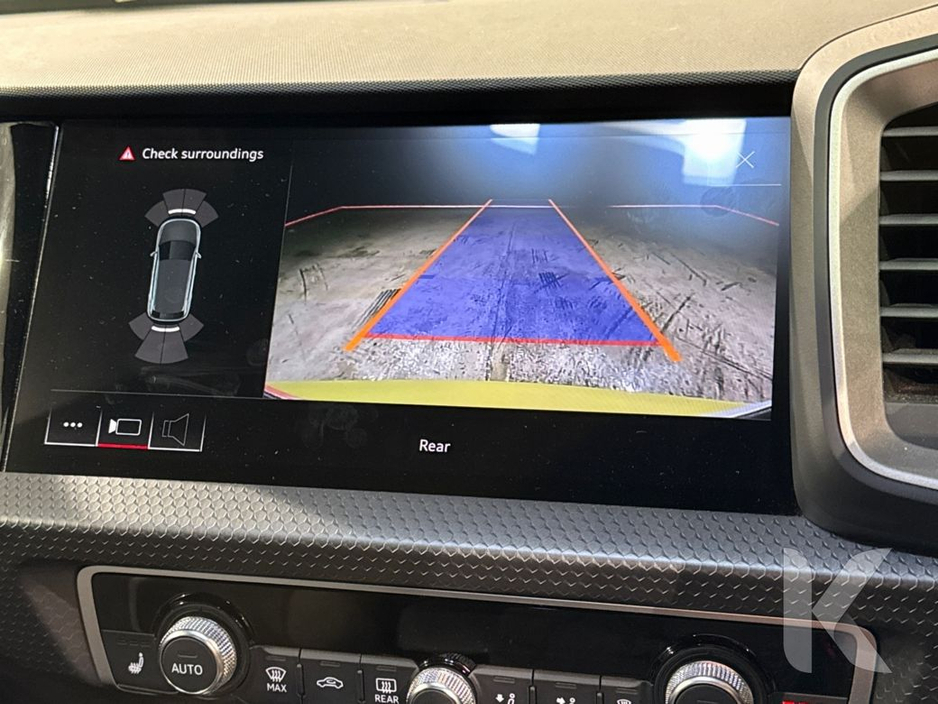 Audi A1 1.0 AUTOMATIC - YELLOW/BLACK 2 TONE - CRUISE CONTROL - REAR CAMERA — thumbnail 16
