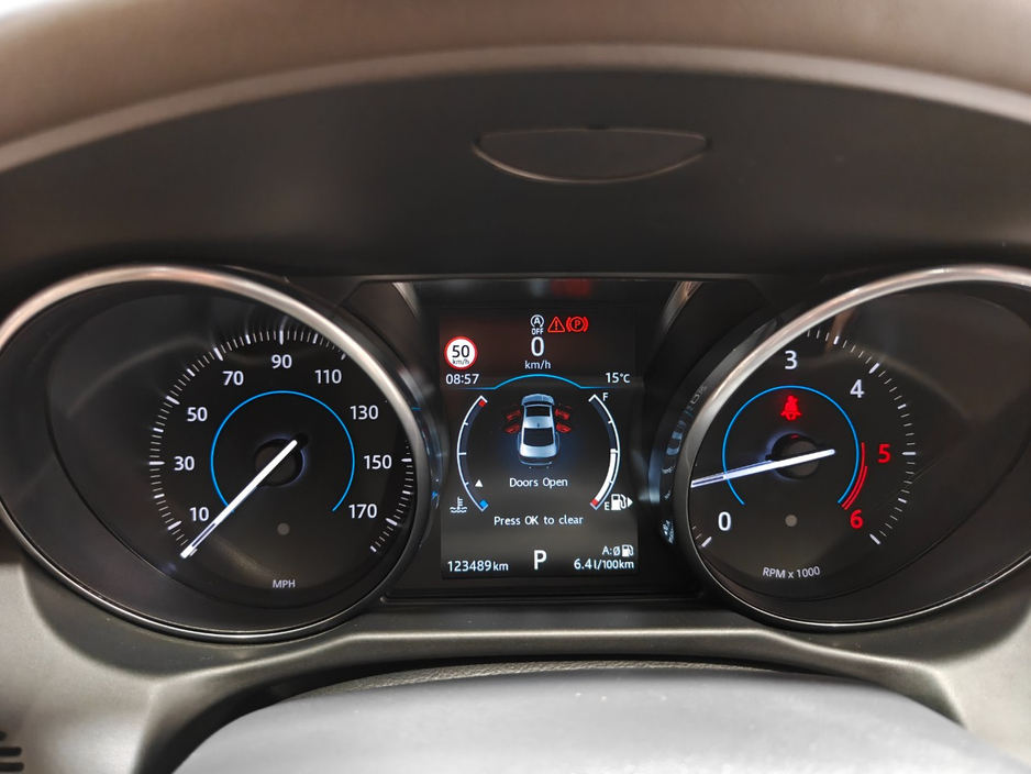 Jaguar XF 2.0 D PORTFOLIO 180PS AUTO 4DR — thumbnail 13