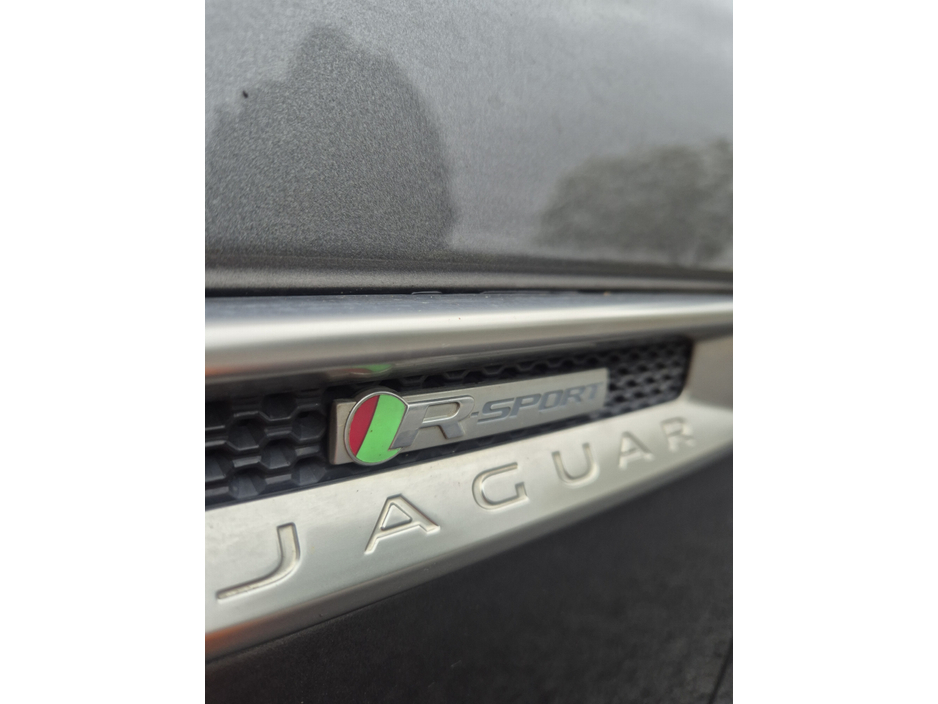 Jaguar XF 2.0 D RWD R-SPORT MY 18 4DR AUTO — thumbnail 4
