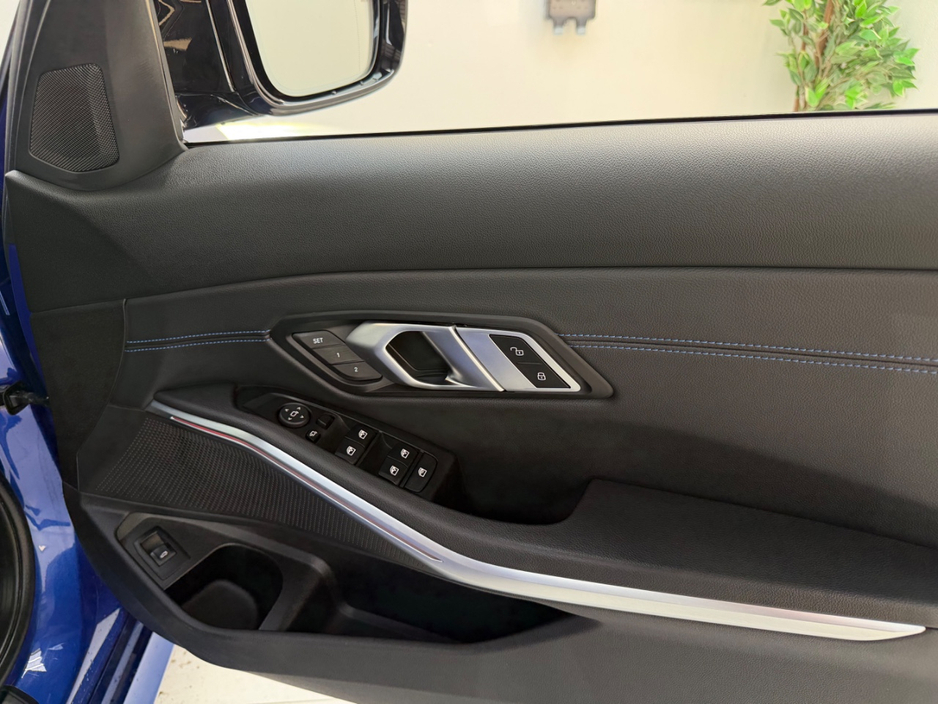 BMW 3 Series 320D M-SPORT PRO X-DRIVE M-PERFORMANCE 2.0 DIESEL AUTOMATIC // M3 UPGRADED WHEEL PACKAGE // FULL M-PERFORMANCE KIT // PRO MEDIA PACK // APPLE CARPLAY // PRIVACY PACK // AA APPROVED DEALER 2026 — thumbnail 30