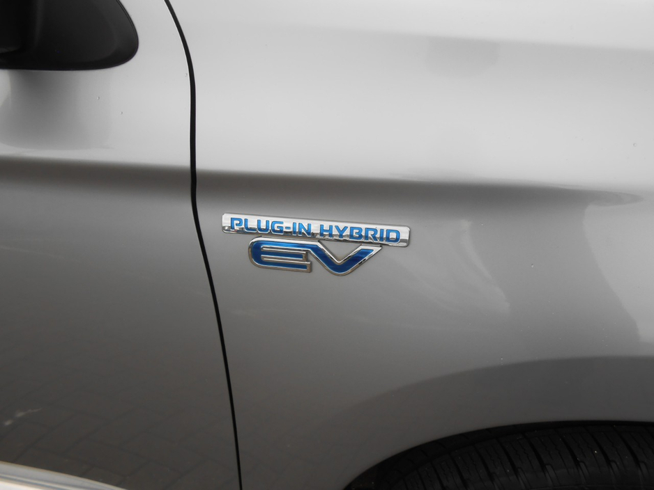 2017 Mitsubishi Outlander 2L Petrol Plug-in Hybrid For Sale Images