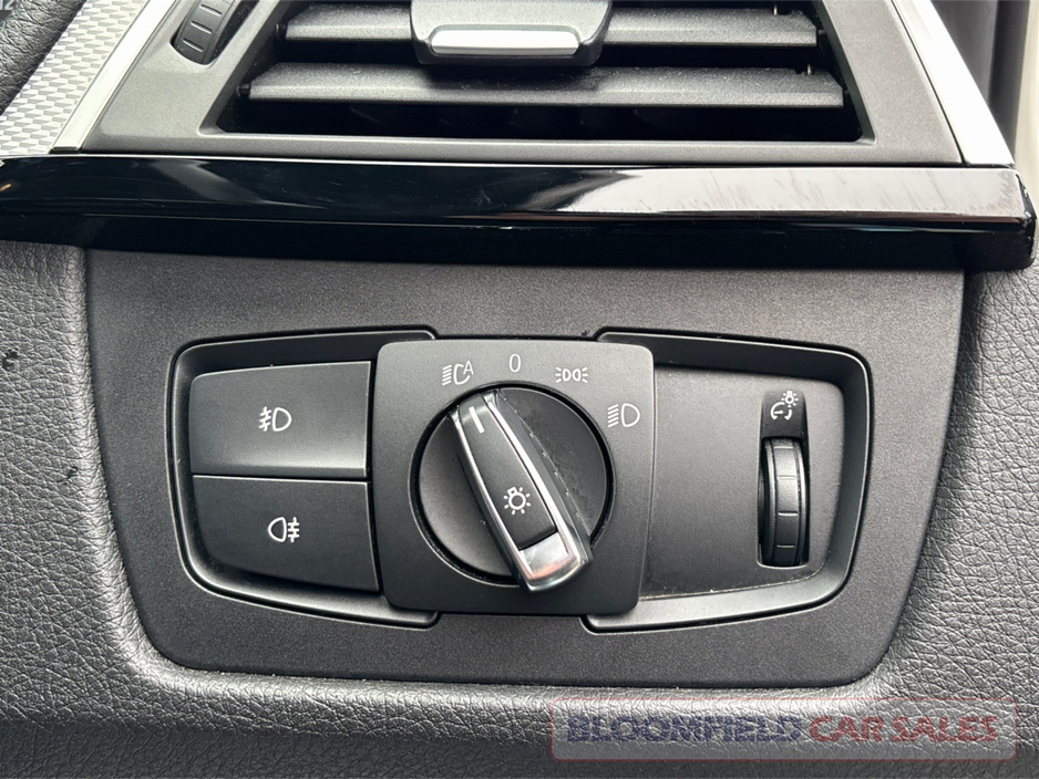 BMW 3 Series 320i MSPORT , AUTO // PRISTINE — thumbnail 25