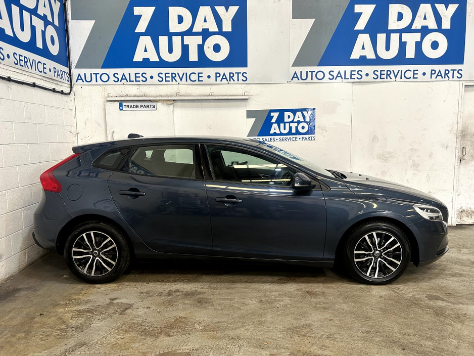 2018 Volvo V40 2L Diesel For Sale Images