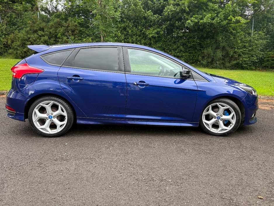 Ford Focus 1.0 ECOBOOST ZETEC 125PS 5DR T — thumbnail 2