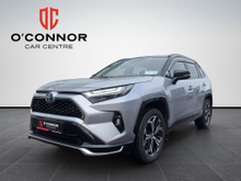 Toyota Rav4 "Sporty looks, hybrid...