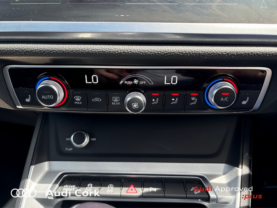 Audi Q3 2.0 35TDI SE AUTOMATIC WITH HEATED SEATS AND FOLDING MIRRORS — thumbnail 19