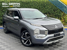 Mitsubishi Outlander 2.4 HYBRID AUTO // LOW MILEAGE // 360 PARKING CAMERAS // DUAL ZONE CLIMATE CONTROL