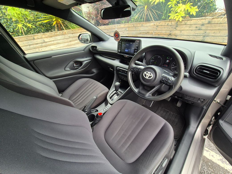 Toyota Yaris 1.5 HYBRID / X SPEC / BEST SMALL CAR ON THE ROAD / TAX €150 — thumbnail 15