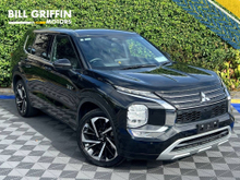 Mitsubishi Outlander 7-SEATER 2.4 HYBRID AUTO * HUGE SPEC * // LOW MILEAGE // 360 PARKING SENSORS // LEATHER HEATED SEATS FRONT & REAR
