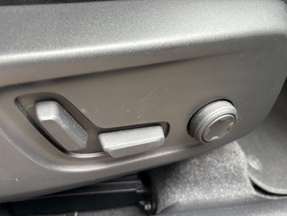 2023 Volvo XC40 1.5L Petrol Plug-in Hybrid For Sale Images