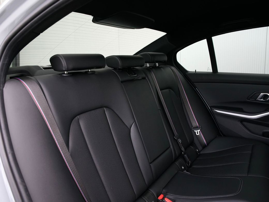 BMW 3 Series 330E M SPORT — thumbnail 30