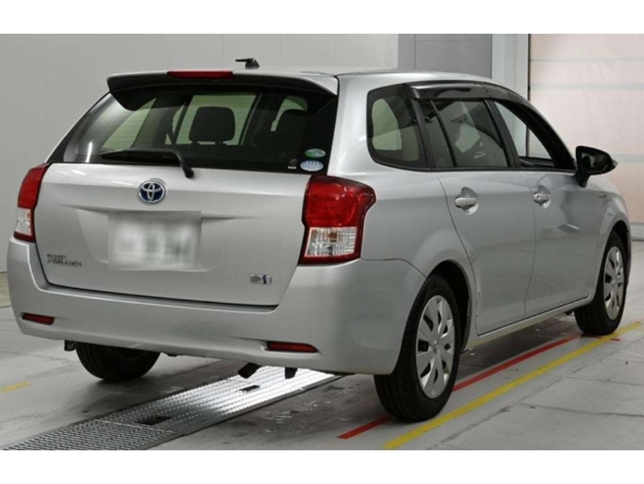 Toyota Corolla 1.5 Corolla Fielder Petrol Hybrid Auto — thumbnail 2