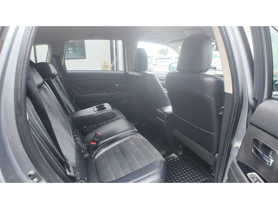 2017 Mitsubishi Outlander 2L Petrol Plug-in Hybrid For Sale Images